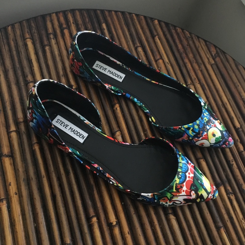 Steve Madden Graffiti-Themed Retro Casual Flats